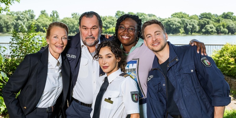 Frischer Wind für die Crew der WaPo Duisburg: Bianca Nawrath ist als Hospitantin Klara Proske neu an Bord | Die Dreharbeiten zu acht neuen Folgen haben in Duisburg begonnen - Foto: presseportal.de