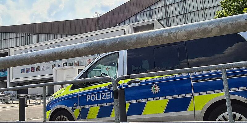 Polizei vor Grugahalle am 27.06.2024 - Foto: über dts Nachrichtenagentur