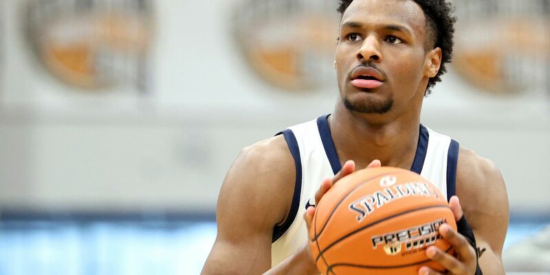 Der Sohn von Basketball-Superstar LeBron James, Bronny James, ist von den Los Angeles Lakers gedraftet worden. - Foto: Gregory Payan/AP/dpa