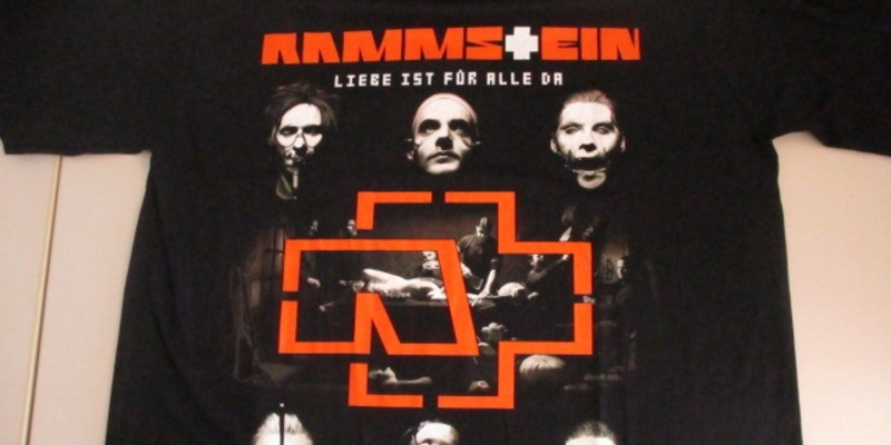 HZA-HH: Fast 100 gefälschte Band-Shirts sichergestellt/ Zoll vernichtet T-Shirts der Bands Iron-Maiden, AC/DC und Rammstein - Foto: presseportal.de