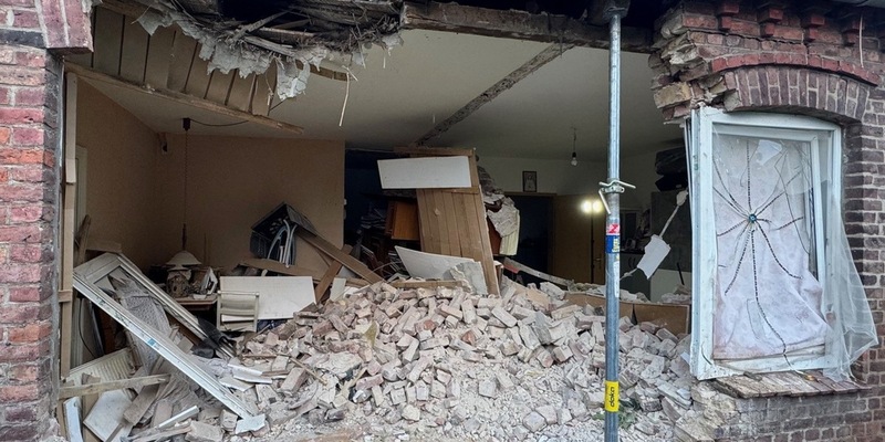 POL-STD: Hammah: Lkw prallte in Wohnhaus - zwei Verletzte - Foto: presseportal.de