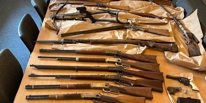 POL-FL: Angeln: Großer Waffenfund nach Wohnungsdurchsuchung - Foto: presseportal.de