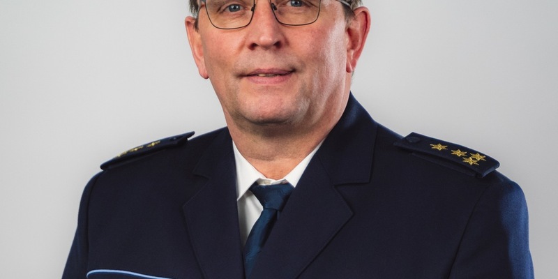 POL-AA: Amtswechsel beim Polizeipräsidium Aalen: Polizeipräsident Reiner Möller verabschiedet Polizeivizepräsident Wolfgang Reubold und begrüßt dessen Nachfolger Leitender Polizeidirektor Jürgen Schäberle - Foto: presseportal.de