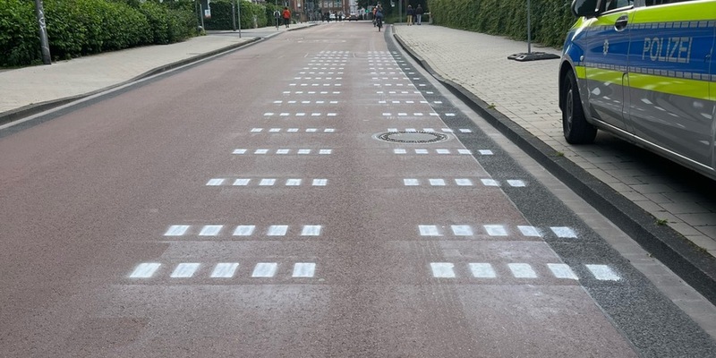 POL-MS: Fahrbahnmarkierungen zur Abstandsmessung - Polizei Münster Teil von landesweitem Projekt - Foto: presseportal.de