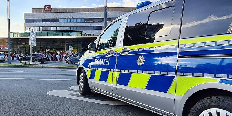Polizei vor Essener Hauptbahnhof am 28.06.2024 - Foto: über dts Nachrichtenagentur