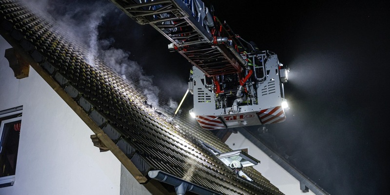 FW-MK: Entstehungsbrand im Dachstuhl - Foto: presseportal.de