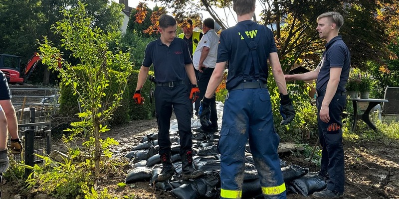FW-DT: 10000 Sandsäcke für den Hochwasserschutz - Foto: presseportal.de