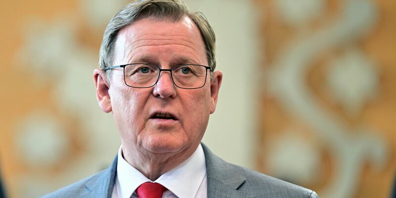 Bodo Ramelow fordert ein Sondervermögen von 100 Milliarden Euro für die Modernisierung der Bahn. - Foto: Martin Schutt/dpa