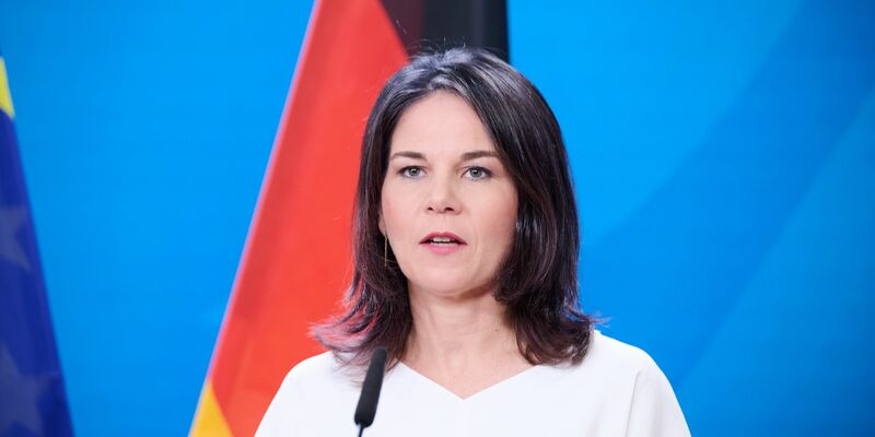 Bundesaußenministerin Annalena Baerbock verteidigt die Ausgaben für ihre Visagistin. - Foto: Annette Riedl/dpa