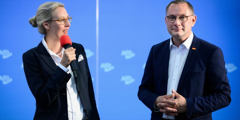 Die AfD-Bundesvorsitzenden Alice Weidel und Tino Chrupalla beim Bundesparteitag der AfD in der Grugahalle in Essen. - Foto: Bernd von Jutrczenka/dpa
