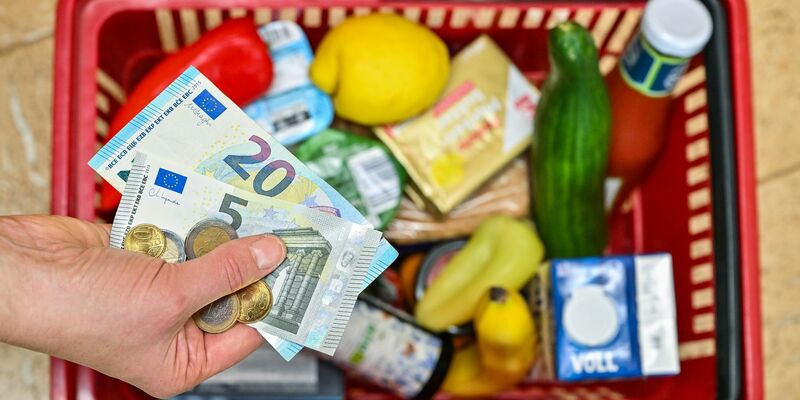 Der Handel gehört zu den Wirtschaftsbereichen, wo besonders häufig Preiserhöhungen geplant sind. (Symbolbild) - Foto: Patrick Pleul/dpa