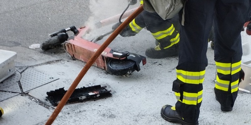 FW-M: E-Scooter brennt (Milbertshofen) - Foto: presseportal.de