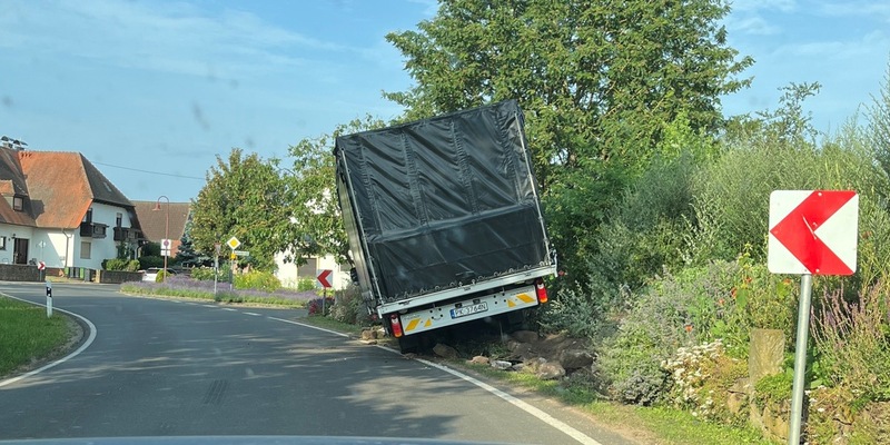 POL-PDLD: Verkehrsunfall unter Alkoholeinfluss verursacht und dann schlafen gelegt - Foto: presseportal.de
