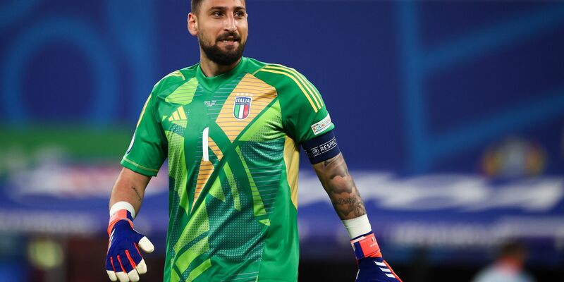 Italiens Torhüter Gianluigi Donnarumma reagiert auf dem Platz. - Foto: Jan Woitas/dpa