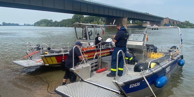 FW Frankenthal: Drei Personen aus dem Rhein gerettet - Foto: presseportal.de