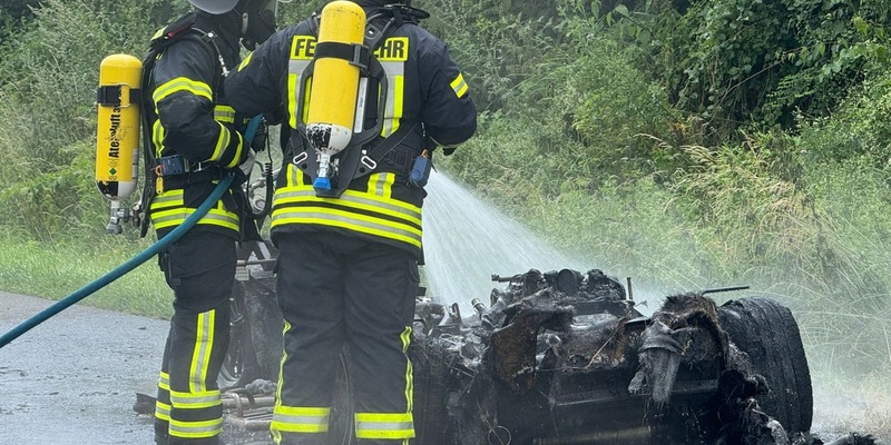 FW Königswinter: Trike auf Autobahn ausgebrannt - Foto: presseportal.de