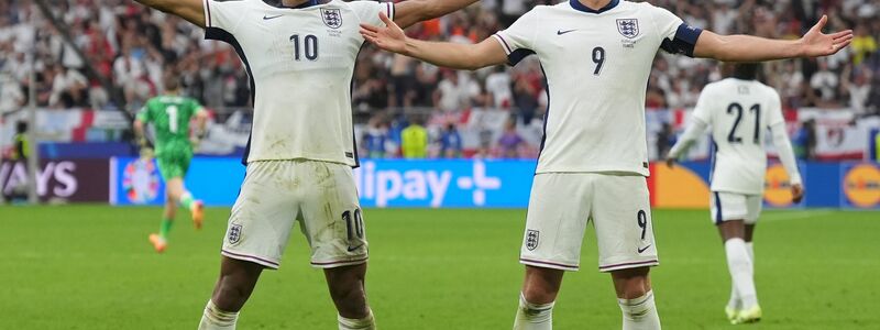 Jude Bellingham (l) und Harry Kane waren die Matchwinner für England gegen die Slowakei. - Foto: Marcus Brandt/dpa