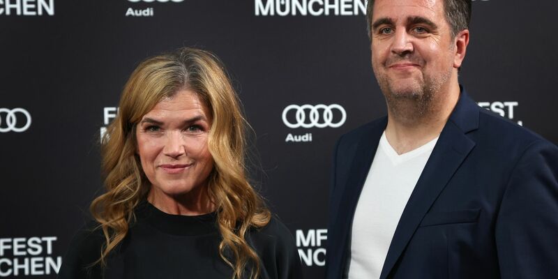 Haben zusammen die Serie «Perfekt verpasst» gedreht: Anke Engelke und Bastian Pastewka. - Foto: Karl-Josef Hildenbrand/dpa