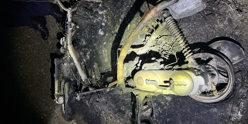 POL-DU: Beeckerwerth: Kleinkraftrad in Flammen - Kripo sucht Zeugen - Foto: presseportal.de