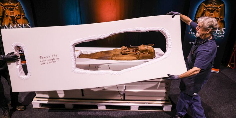 Die Ausstellung «Ramses & das Gold der Pharaonen» macht erstmals Halt in Deutschland. - Foto: Oliver Berg/dpa