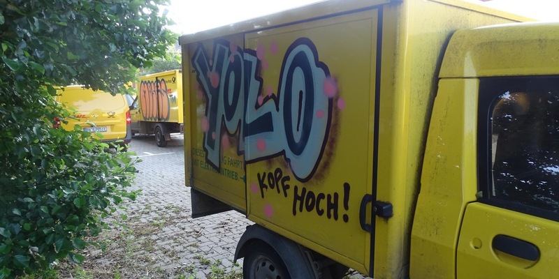 POL-RZ: 13 E-Fahrzeuge der Deutschen Post mit Graffiti beschmiert - Foto: presseportal.de