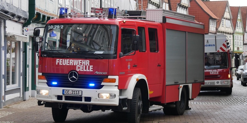 FW Celle: Zwei Küchenbrände mit Menschengefährdung gleichzeitig - Eine verletzte Person! - Foto: presseportal.de