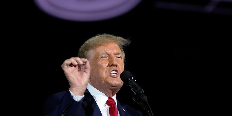 Reaktion auf Gerichtsentscheid: Ex-Präsident Trump will seine Verurteilung aufheben lassen - Foto: Gerald Herbert/AP/dpa