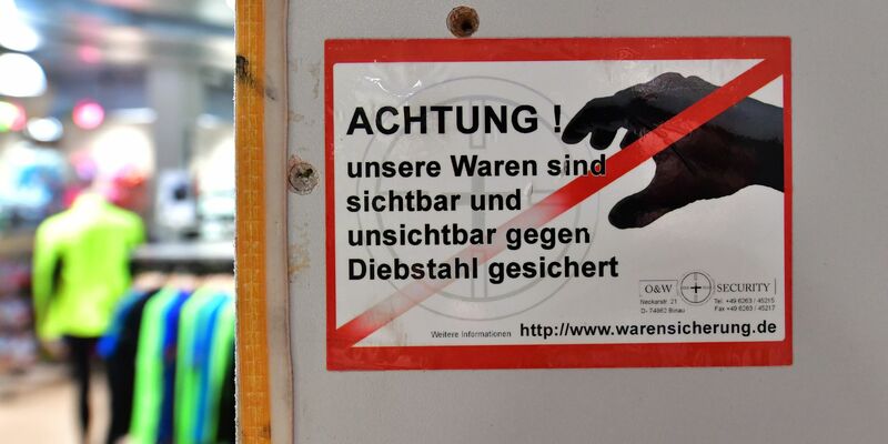 Geschäfte verstärken Anstrengungen gegen Langfinger - Foto: Martin Schutt/dpa-Zentralbild/dpa