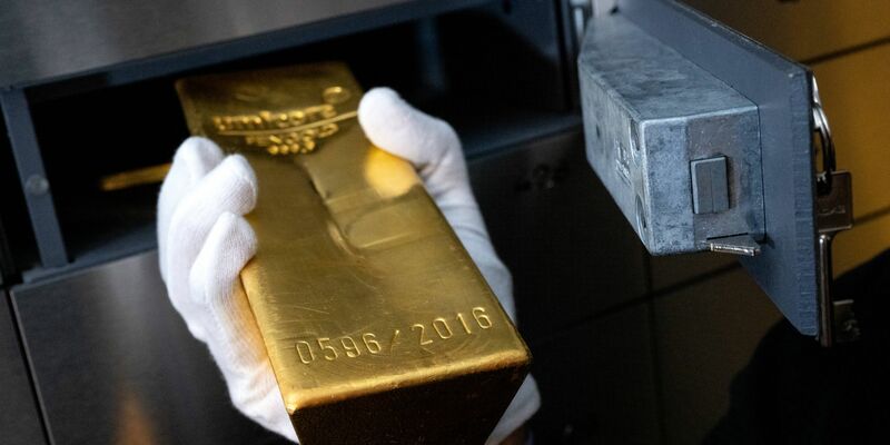 Die Goldbestände von Anlegern bei der Deutschen Börse sinken - trotz steigender Kurse für das Edelmetall. - Foto: Sven Hoppe/dpa