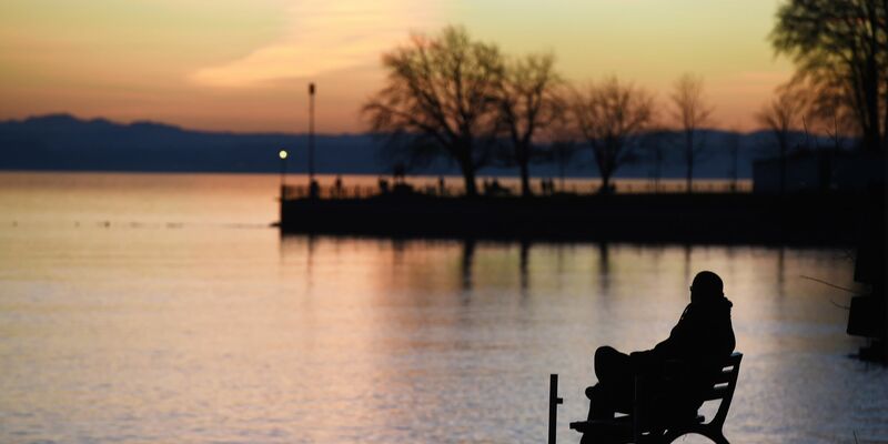 Gut jeder fünfte Mensch in Deutschland lebt alleine (Symbolbild)  - Foto: Felix Kästle/dpa