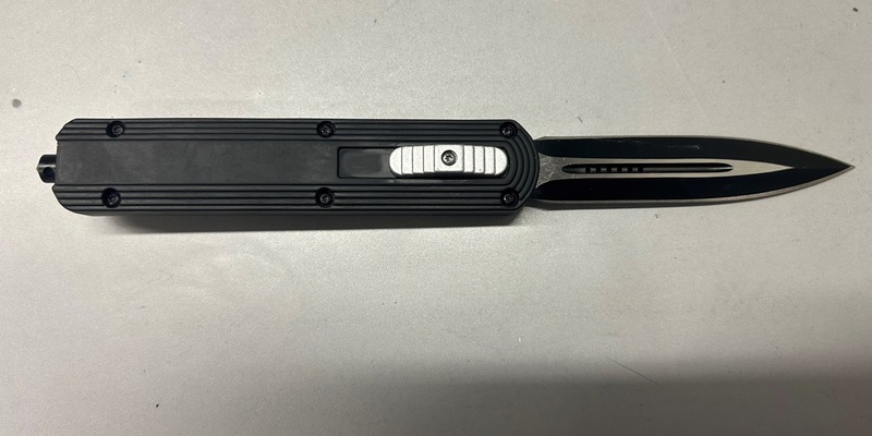 HZA-D: Springmesser als Urlaubserinnerung vom Zoll beschlagnahmt - Foto: presseportal.de