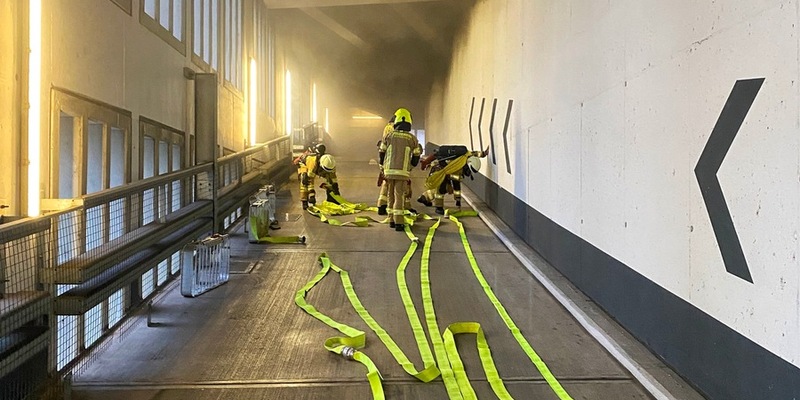 FW Konstanz: Fahrzeugbrand in Parkhaus - Foto: presseportal.de