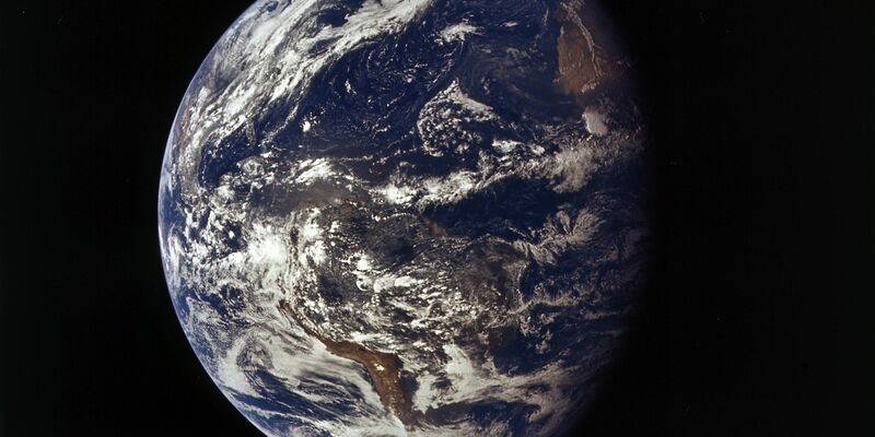 In einigen Jahren sollen Kosmonauten von einer neuen Raumstation aus auf die Erde blicken. - Foto: NASA/dpa