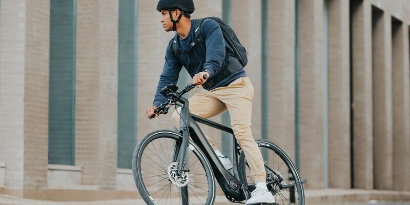 Künstliche Intelligenz kann bei E-Bikes dafür sorgen, dass man mit einem gewünschten Akku-Stand am Ziel ankommt - Foto: Julian Mittelstaedt/Bosch/dpa-tmn