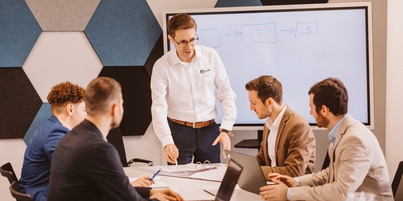 Julian Kissel von der Aliru GmbH: 4 Anzeichen, dass Ihre Vertriebsprozesse veraltet sind und dringend modernisiert werden müssen - Foto: presseportal.de