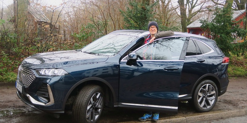 Vorhang auf: Schauspieler Peter Lohmeyer fährt im GWM WEY 03 vor - Foto: presseportal.de