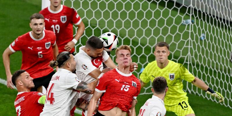 Wegen des Wolfsgruß-Jubel schaltet sich nun auch die UEFA ein. - Foto: Hendrik Schmidt/dpa