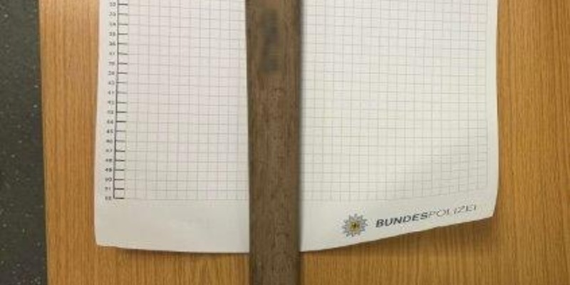 BPOL NRW: Mit Gartenwerkzeug im Hbf Dortmund - Bundespolizei weist auf Allgemeinverfügung hin - Foto: presseportal.de