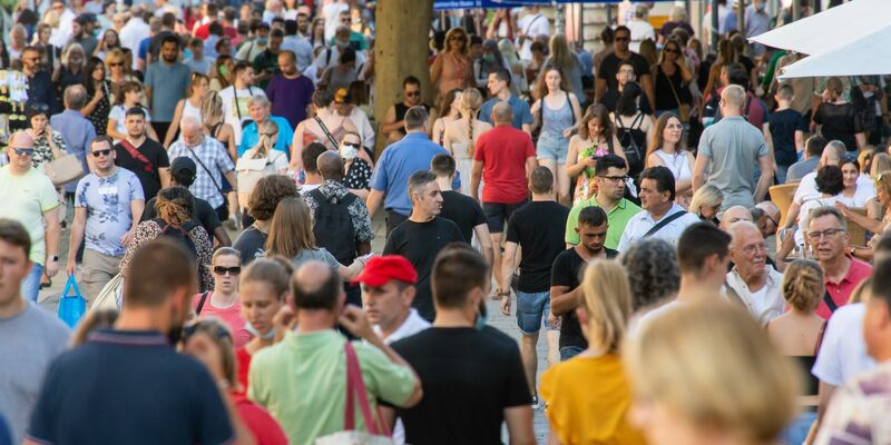 In deutschen Innenstädten waren im ersten Halbjahr mehr Besucher unterwegs als ein Jahr zuvor. Die Kaufinger Straße verzeichnete ein Plus von 7 Prozent. - Foto: Peter Kneffel/dpa