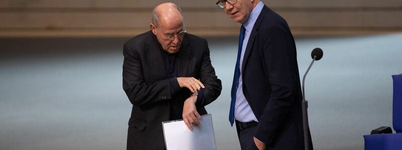 Gregor Gysi und Dietmar Bartsch sorgen sich um die Linke - und fordern einen Neuanfang ihrer Partei. (Archivbild) - Foto: Kilian Genius/dpa