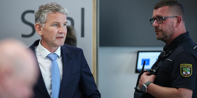 Björn Höcke hält sich weiter für unschuldig und akzeptiert auch das zweite Urteil nicht. (Archivbild) - Foto: Ronny Hartmann/AFP Pool/dpa