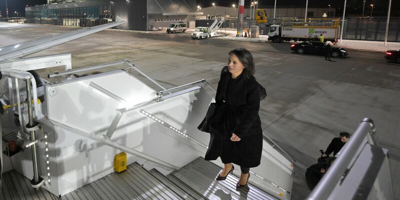 Außenministerin Baerbock steht für einen späten Kurzstreckenflug aus Frankfurt in der Kritik. (Archivbild) - Foto: Hannes P. Albert/dpa