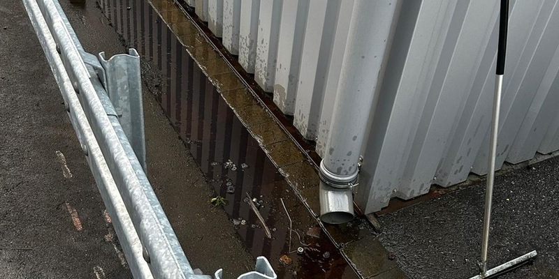 FW-PL: Ölunfall sorgt für Einsatz der Feuerwehr - Foto: presseportal.de