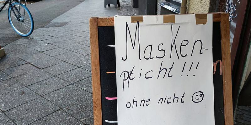 Hinweis auf Maskenpflicht (Archiv) - Foto: über dts Nachrichtenagentur