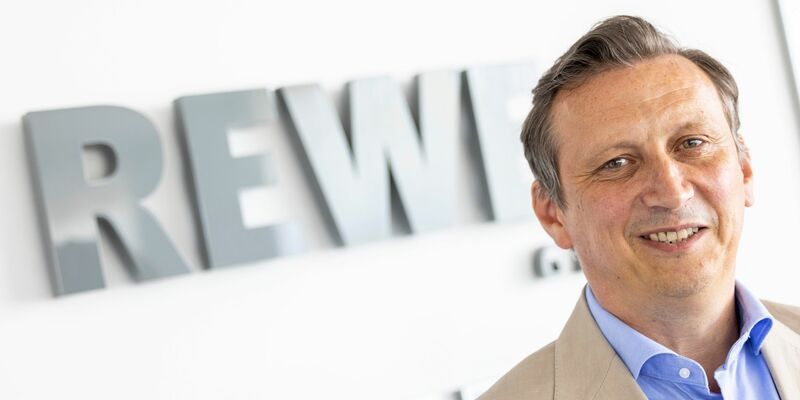 Die Supermarktkette Rewe setzt künftig noch stärker auf Selbstbedienungskassen. - Foto: Thomas Banneyer/dpa