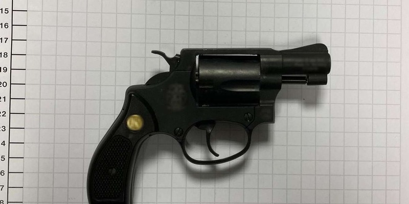 BPOL NRW: Bundespolizei stellt verurteilten Straftäter mit Revolver - Foto: presseportal.de