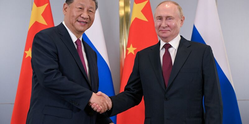 Wiedersehen in Kasachstan: Chinas Partei und Staatschef Xi Jinping und Kremlchef Wladimir Putin wollen nach ihrem Treffen im Mai in Pekin nun in Astana das Profil der Shanghaier Organisation für Zusammenarbeit schärfen. - Foto: Sergey Guneyev/Pool Sputnik Kremlin/AP/dpa
