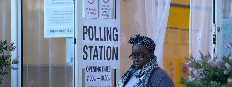 Die Wahllokale schließen um 23.00 Uhr (MESZ). - Foto: Vadim Ghirda/AP
