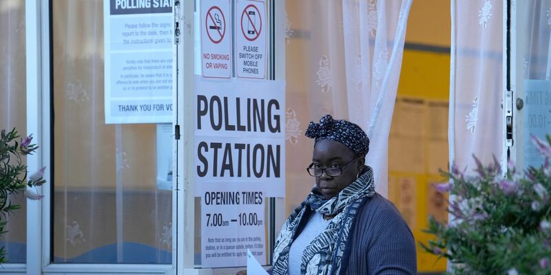 Die Labour-Partei von Keir Starmer hat die britische Parlamentswahl gewonnen. - Foto: Vadim Ghirda/AP