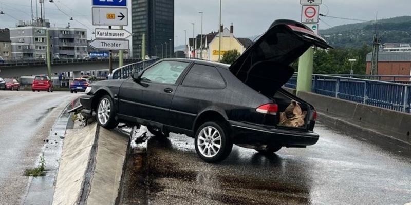 POL-HA: Bodenschwelle auf Ebene 2 erfasst - Sperrung durch Abstreumaßnahmen - Foto: presseportal.de